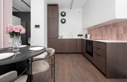 Wroclaw City Center Apartment | Czysta 4 Wrocław | Pink Apartment in the City Center with Terrace and Air Condit