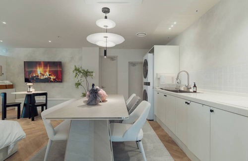 Sogong-dong Apartment | Verona. 1min Olive young, 5mins Myeongdong, Shopping, Market, Restaurant, Suite