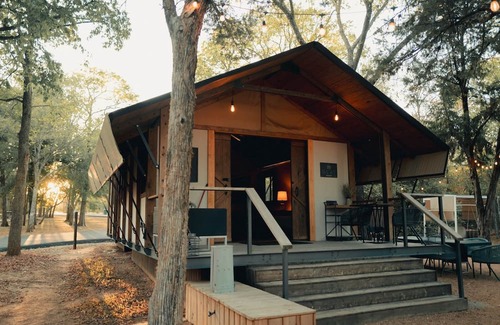 Bastrop Cabin | Premium Lakefront Cabin #2: The Magnolia (Austin)