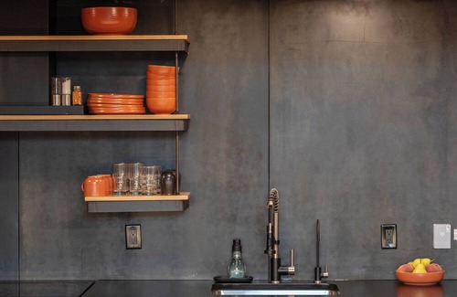 Delta Bed & Breakfast | Cave Suites Among the Orchard