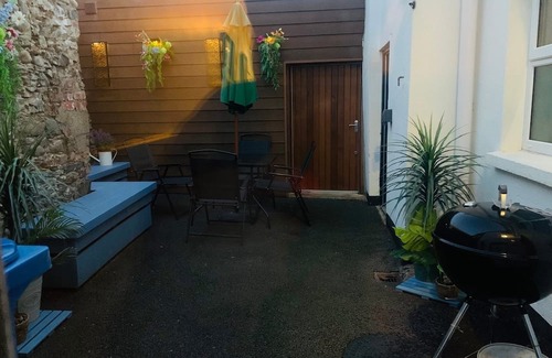 Warrenpoint House | Warrenpoint Centre, Town House Co. DownnPerfect to explore Carlingford Lough