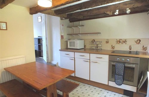 Dinas Cross Cottage | DINAS ISLAND COTTAGE, pet friendly, with open fire in Dinas Cross