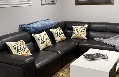 Lake Hills House | 2BR guest suite downtown Bellevue - Free parking