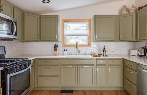 Saugerties South House | Fall Retreat: River View + Hot Tub in Village