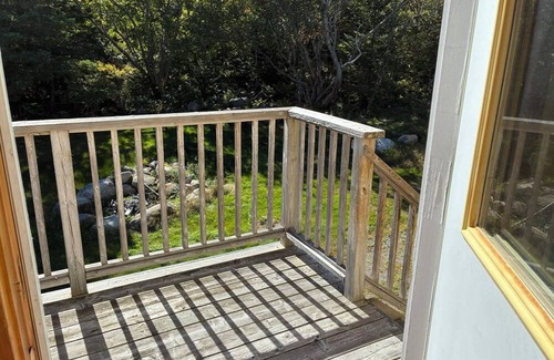 Queensland House | Bay views, trails, beaches, fresh air & quality well water. Monthly Rentals!