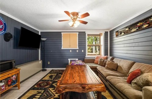 Nevis Cabin | Spacious 5BR Cabin on 6th Crow Wing Lake Near Nevis, MN