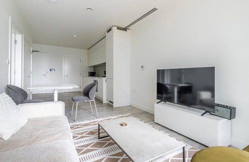 Stratford and New Town Apartment | Blueground | Stratford, rooftop, nr Olympic Park