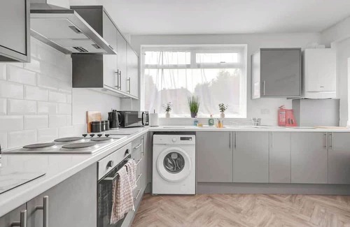 Durham House | 3 Bedroom House with Free Parking