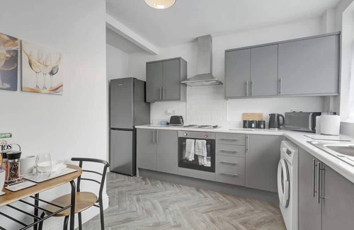 Durham House | 3 Bedroom House with Free Parking