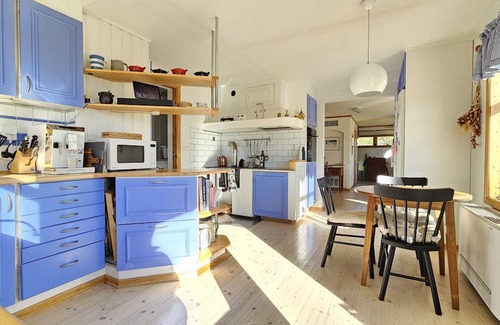 Kyrkesund Ski Chalet | Family-friendly house close to sea & nature in Klövedal | SE09145