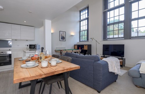 Headingley Apartment | Pass the Keys | Old School House - Luxury Family Xmas - Pool Table