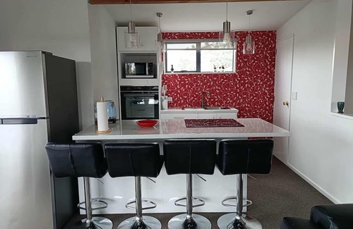 Shirley Apartment | Self-Contained Spacious Apartment with stunning panoramic views of Christchurch