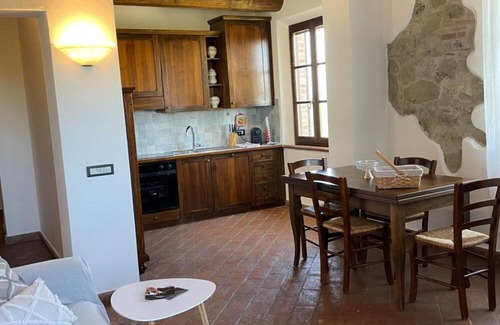 Torrita di Siena Apartment | Apartment 'Villa Tiberini 5' with Lake View, Shared Pool and Wi-Fi