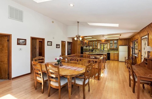 Fawnskin Cabin | Lakeview cabin with BBQ, pool table, jetted tub, just a short walk to marina!