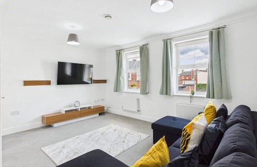 Cheltenham House | New | Brookbank Place | Central | Free Parking