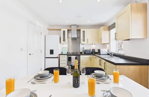 Cheltenham House | New | Brookbank Place | Central | Free Parking