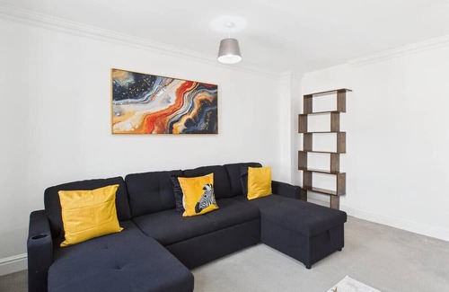 Cheltenham House | New | Brookbank Place | Central | Free Parking