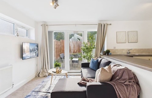 Wychbold House | *New* | No1 Saxon Way | Gym | Pool & Spa