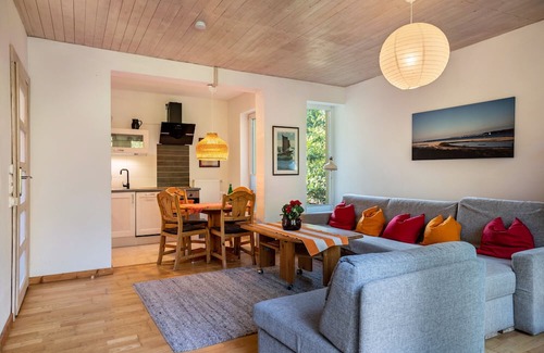 Pries Apartment | Apartment 'Öko Fewo Silbermöwe' with Private Terrace, Private Garden and Wi-Fi