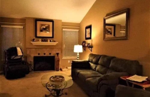 Modesto Condo | Cute and Cozy