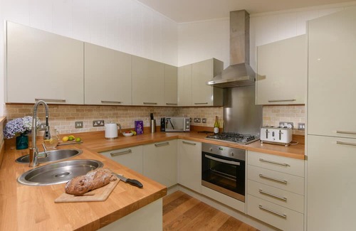 Looe Cottage | 10 STONERUSH VALLEY, family friendly, country holiday cottage in Looe