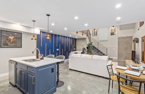 Tuxedo Park House | Calgary Finest Open Concept Loft near Downtown