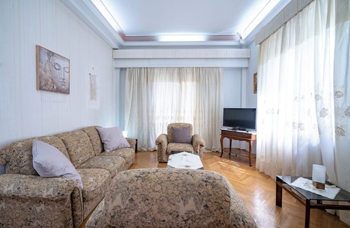 Irakleio Apartment | Retro 2-Bdrm House Near Metro in Heraklion by ΜΡS
