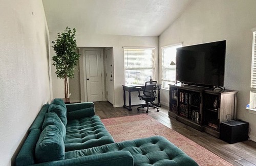 Anderson Mill House | Cozy 2BR Retreat with Home Gym and Desks in Safe NW Austin Near Parks