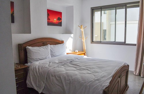 Swiss City Apartment | Double Room with Shared Toilet #3
