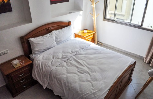 Swiss City Apartment | Double Room with Shared Toilet #3