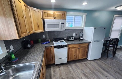 Hampton Apartment | G St Inn Unit 5 Lovely 1-bedroom apartment in Hampton with AC, WiFi