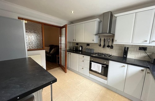 St. Thomas House | Access to the Gym, 3 Bedrooms, Close to the City