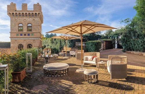 Vatican Apartment | Tower of the Moon - Luxury Stay with St. Peter View