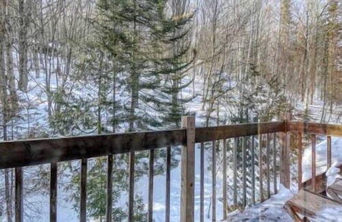 St-Adolphe-d'Howard House | Le Bûcheron: Rustic Chalet + Private Spa & Lake
