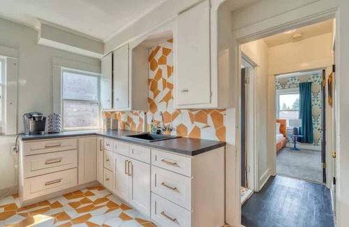 Hosford-Abernethy Apartment | Warhol Suite ~ Cozy Apartment ~ 92 WalkScore