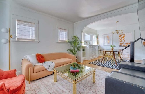 Hosford-Abernethy Apartment | Warhol Suite ~ Cozy Apartment ~ 92 WalkScore