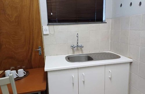 Fichardt Park Apartment | Orchard Guesthouse Double Room with Pool View