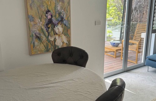 Davidson Apartment | Tranquil bush setting, with private access and off street parking