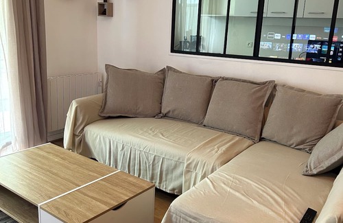 Mantes-la-Jolie Apartment | Charming T2 on the edge of the Seine with terrace