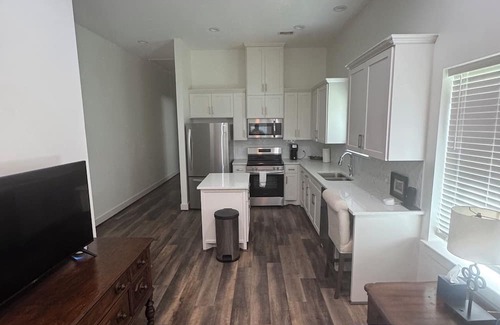 Wharton Apartment | Charming 2-bedroom apartment in fabulous Wharton.