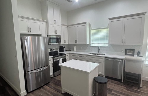 Wharton Apartment | Charming 2-bedroom apartment in fabulous Wharton.