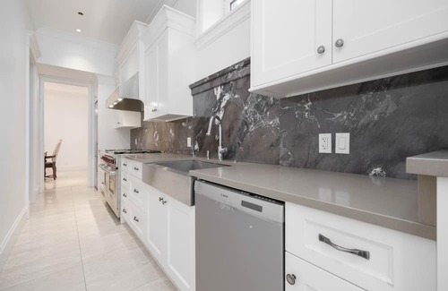 West Vancouver Villa | Luxury Oceanfront Villa with Panoramic Views - West Vancouver