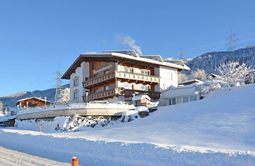 Arzl im Piztal Apartment | Apartment in Pitztal with Mountain Views