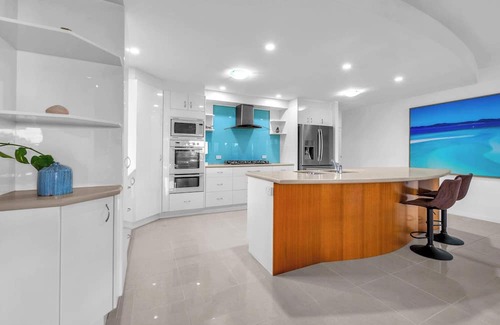 Cannonvale Apartment | Whitsunday Escape - Beachfront Penthouse with Pool