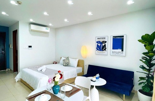 Trung Hoa Nhan Chinh Apartment | Căn hộ studio sang trọng với ban công có tầm nhìn rộng - Vinhomes D'Capitale