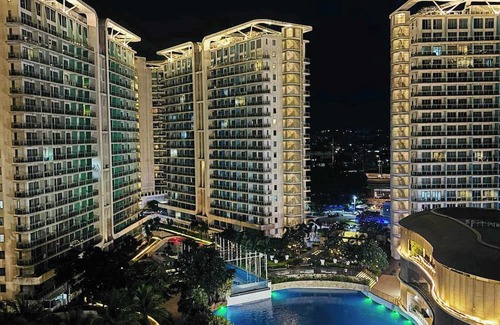 Muntinlupa Apartment | Cozy Studio Apartment with AC, WiFi in welcoming Azure Urban Resort
