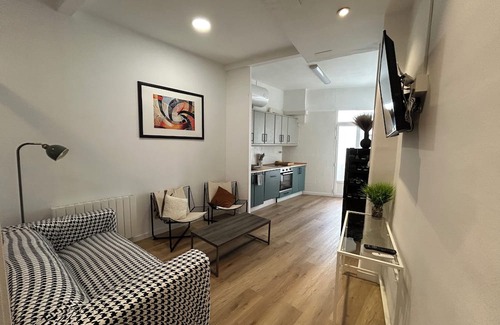 Zaragoza Old Town Condo | Casa Cedro, unique style with free parking 200 meters from the Plaza del Pilar