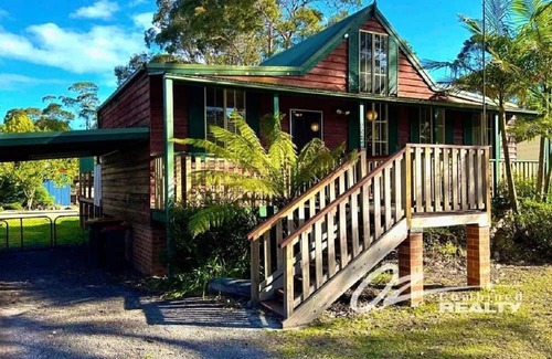 Worrowing Heights Cottage | Cosy Cottage in Sanctuary Point. Pet Friendly