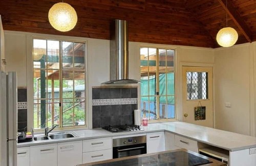 Worrowing Heights Cottage | Cosy Cottage in Sanctuary Point. Pet Friendly