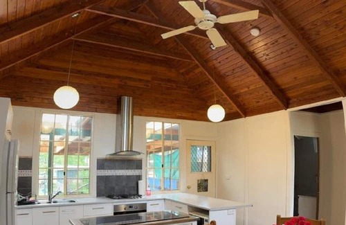 Worrowing Heights Cottage | Cosy Cottage in Sanctuary Point. Pet Friendly